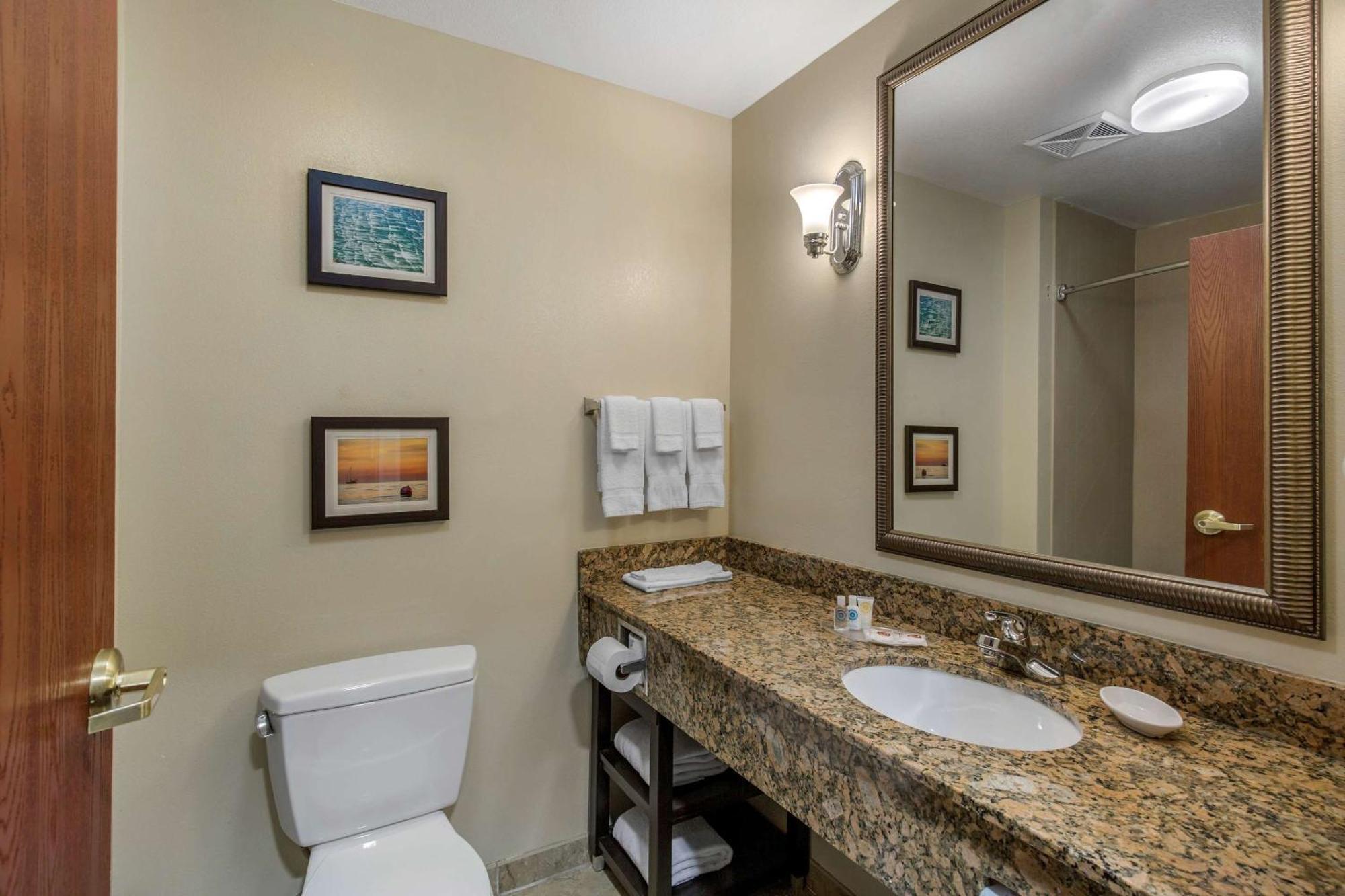 סיפורד Comfort Suites מראה חיצוני תמונה