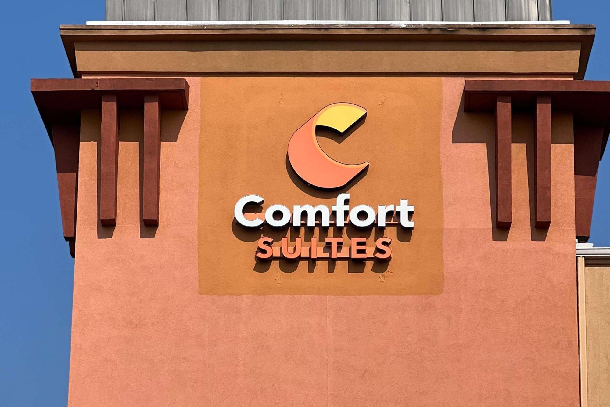 סיפורד Comfort Suites מראה חיצוני תמונה