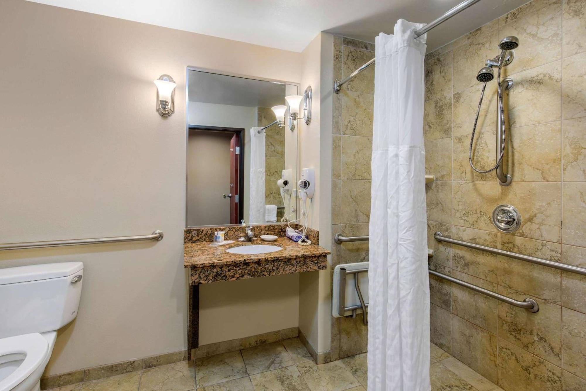 סיפורד Comfort Suites מראה חיצוני תמונה